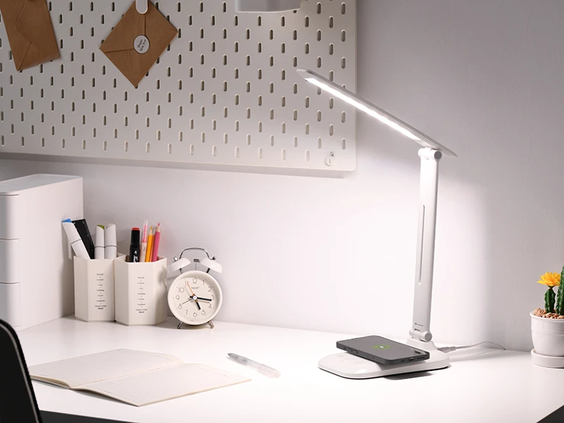 Tracer LumiCharge – LED Desk Lamp with 15 W Wireless Charging