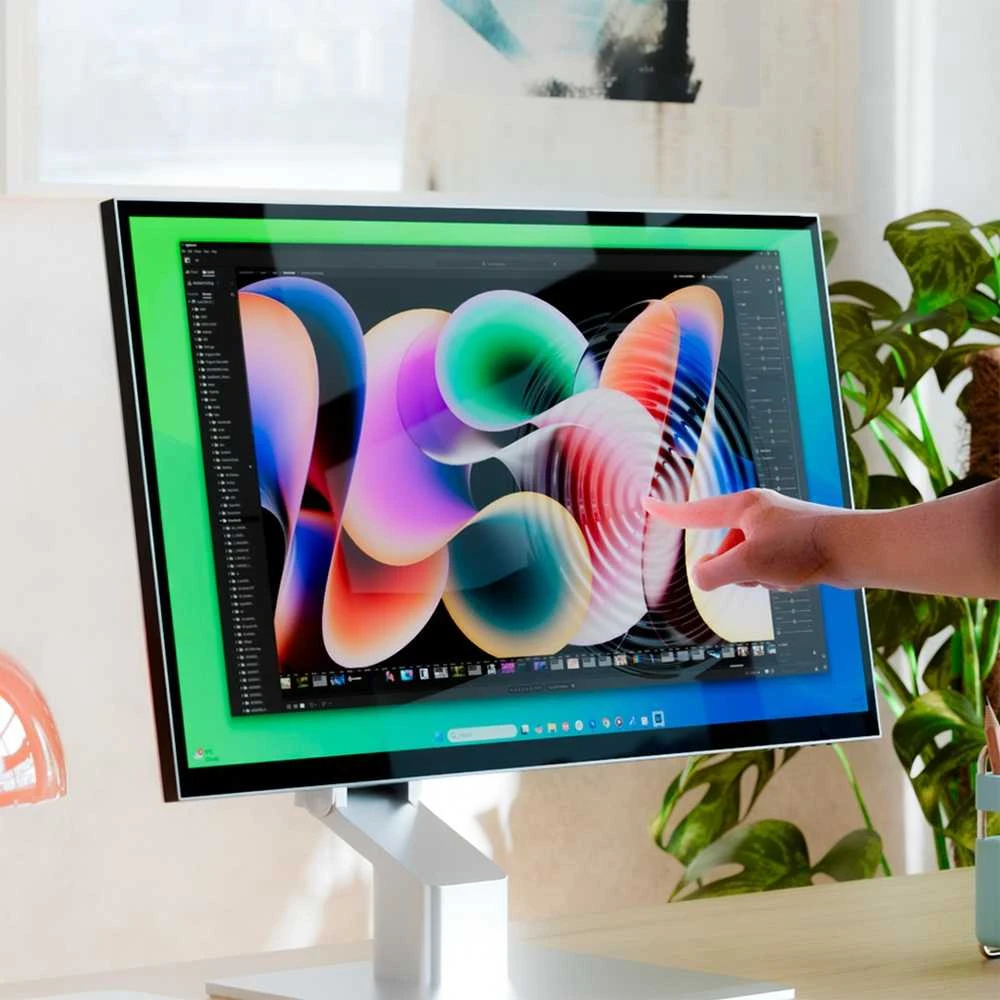 Alogic CLARITY Touch 32 UHD 6K monitorius 95 W PD su stovu