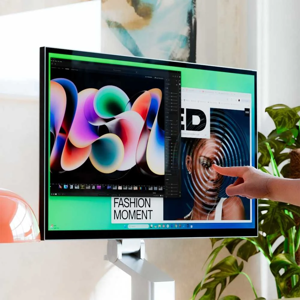 Alogic CLARITY Touch 32 UHD 6K monitorius 95 W PD su stovu