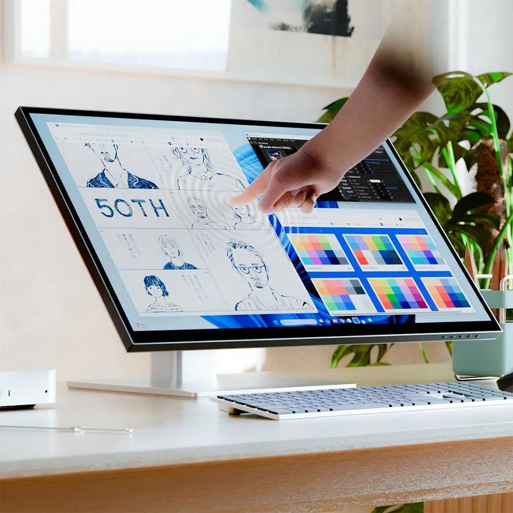 Alogic CLARITY Touch 32 UHD 6K monitorius 95 W PD su stovu