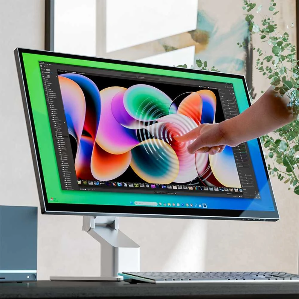 Alogic CLARITY Touch 32 UHD 6K monitorius 95 W PD su stovu