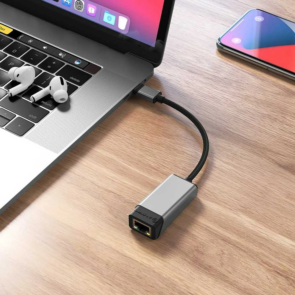 USB-C į RJ45 adapteris prijungtas prie nešiojamojo kompiuterio