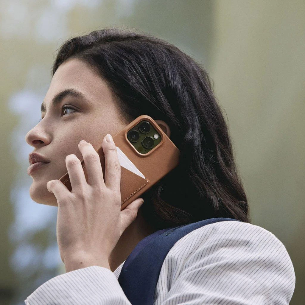 „Mujjo“ odinis piniginės dėklas, skirtas iPhone 14 – rudas