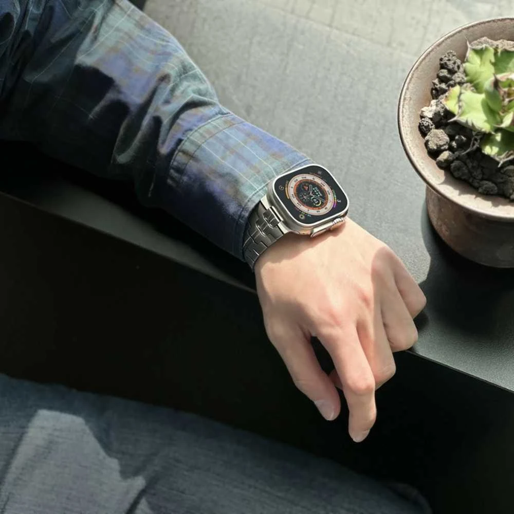 „Just Mobile“ titano dirželis, skirtas „Apple Watch Ultra“ (1 ir 2)