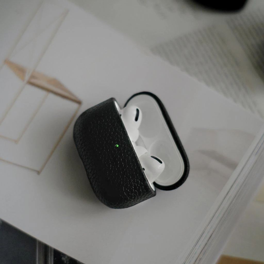KeyBudz Artisan Series Leather dėklas skirtas AirPods Pro 2 - Juodas