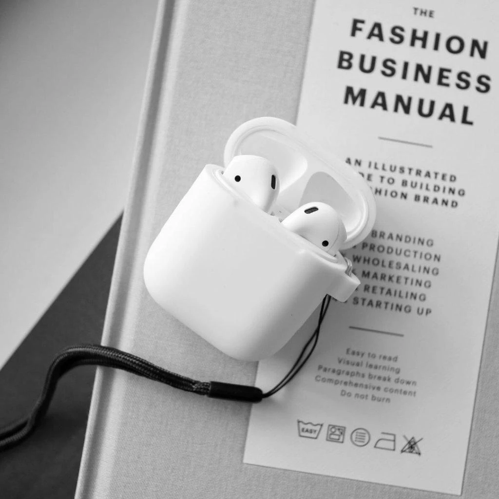 KeyBudz Elevate Keychain - silikonowe etui ochronne do AirPods 1/2 (juodas)
