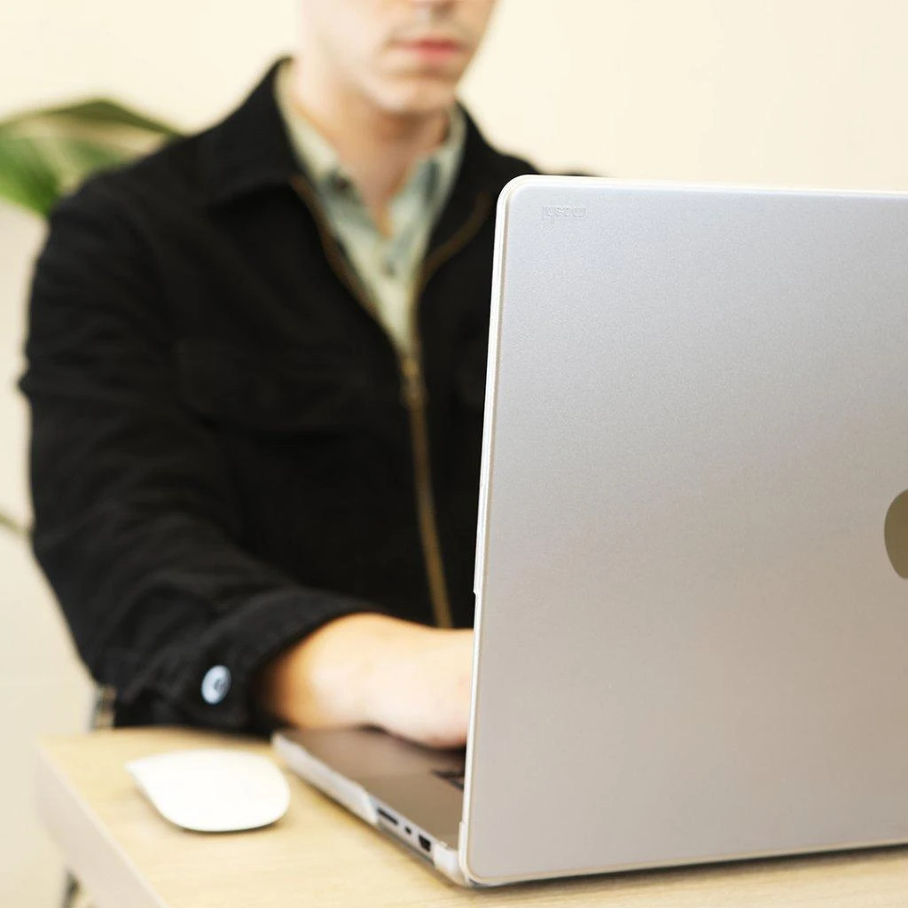 „Moshi iGlaze“ kietasis dėklas – „Obudowa MacBook Pro 16“ (M4/M3/M2/M1/2024–2021), skaidrus