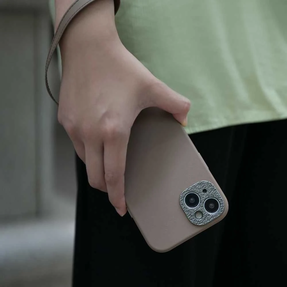 Dėklas „Moshi Napa“, skirtas „iPhone 15 Plus“ – kiaušinio skonio baltas