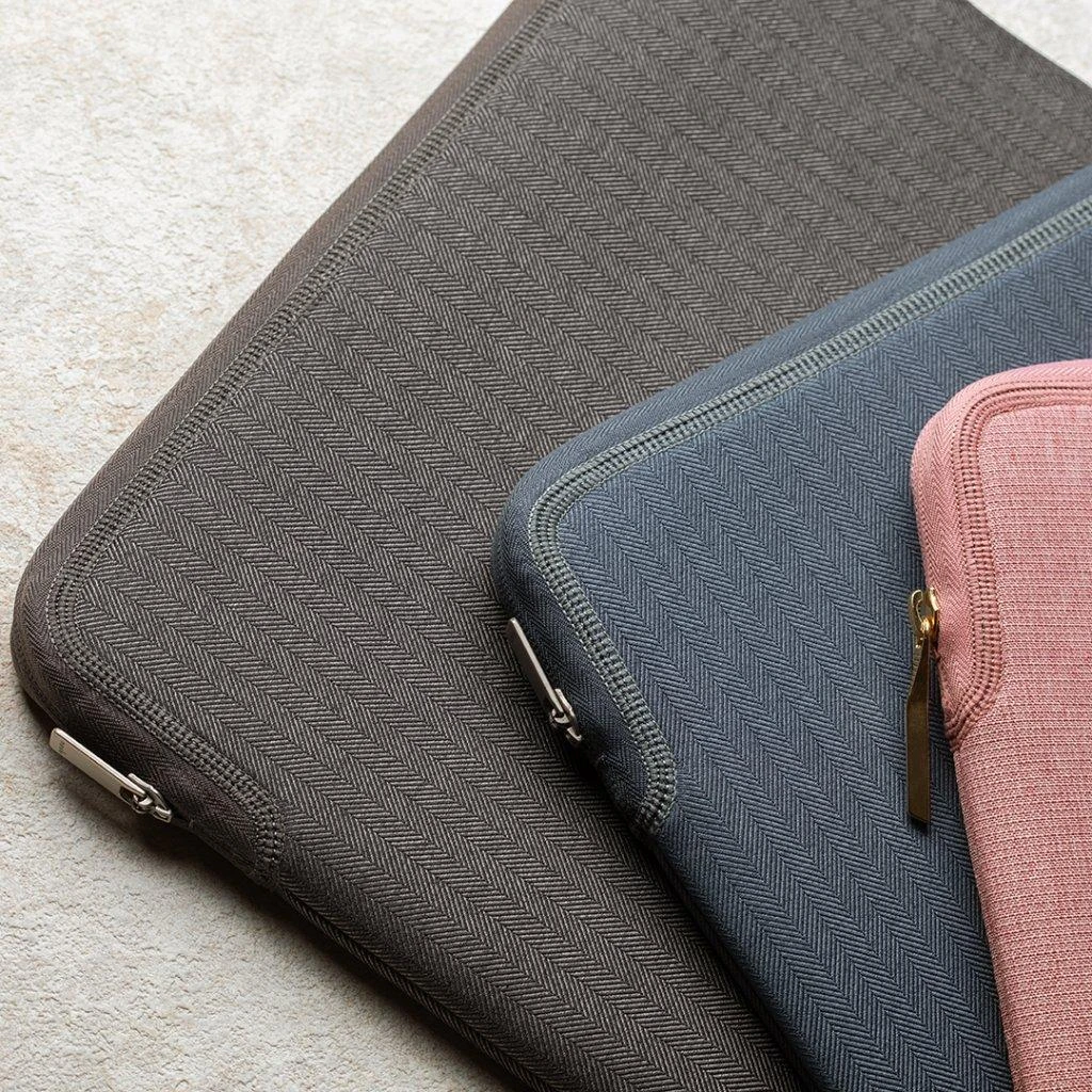 Moshi Pluma 14 colių nešiojamojo kompiuterio dėklas, skirtas MacBook Pro – gvazdikų rožinė