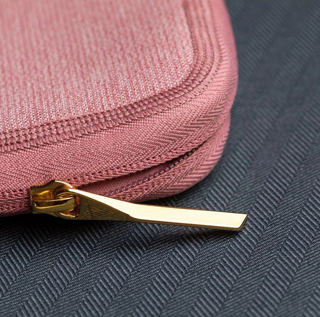 Moshi Pluma 14 colių nešiojamojo kompiuterio dėklas, skirtas MacBook Pro – gvazdikų rožinė