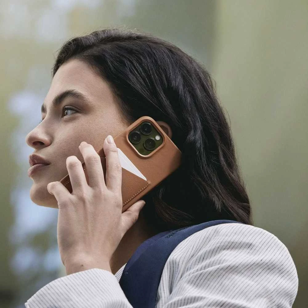 „Mujjo“ odinis piniginės formos dėklas, skirtas „iPhone 15 Plus“ ir „14 Plus“ – Juodas
