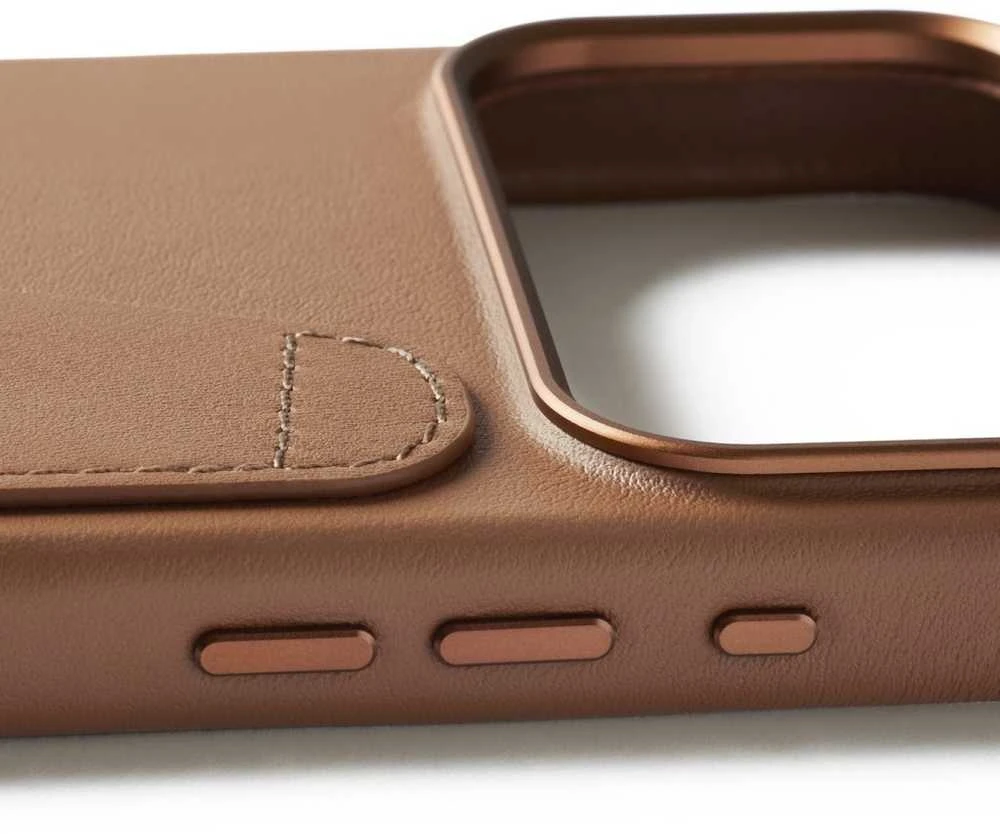 Carruzzo „Mujjo“ piniginės odinis dėklas – dėklai, sukurti „iPhone 17 Pro Max“, suderinami su „MagSafe“ (gelsvai rudas)