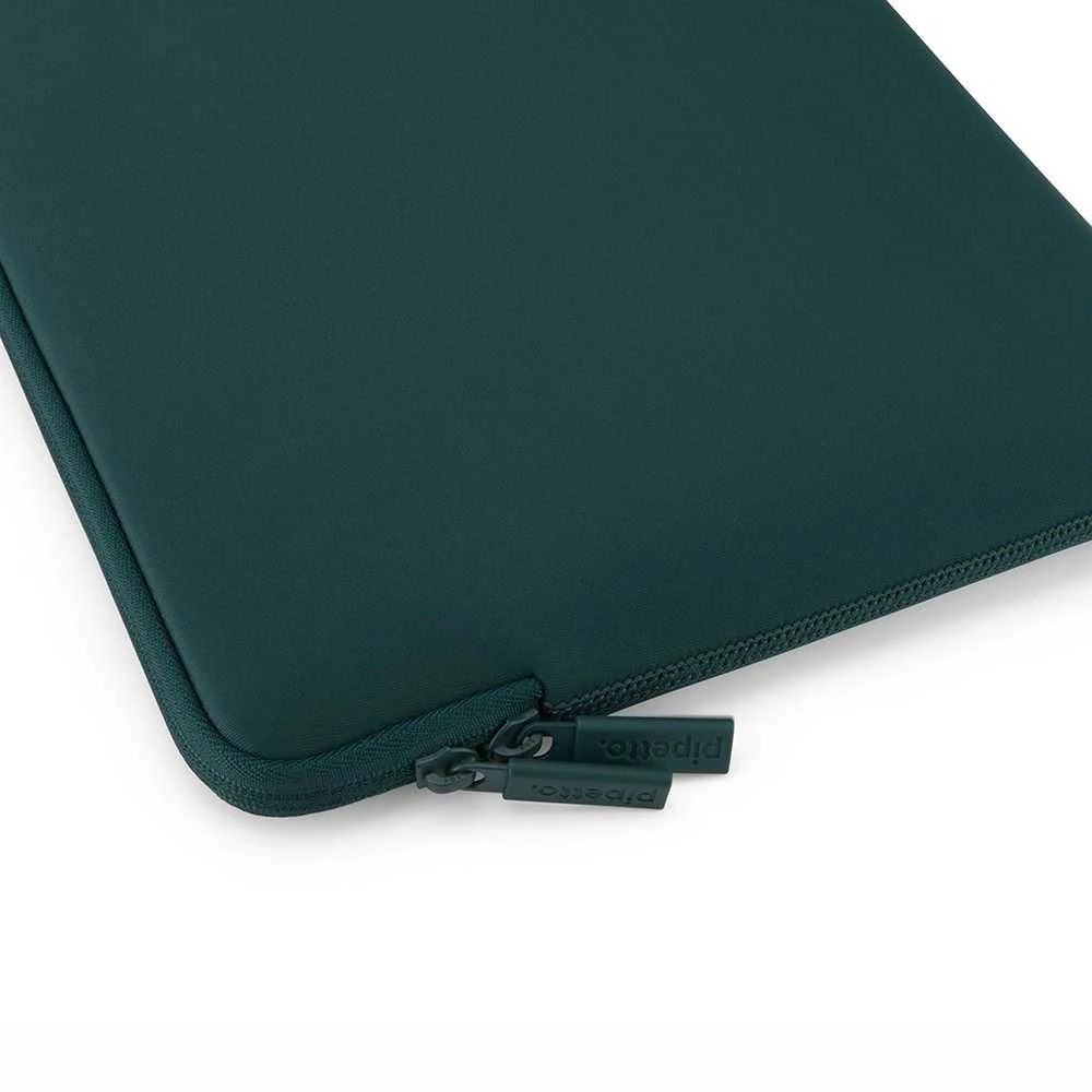 Pipetto Classic Fit dėklas, dark teal – Apple MacBook 13/14