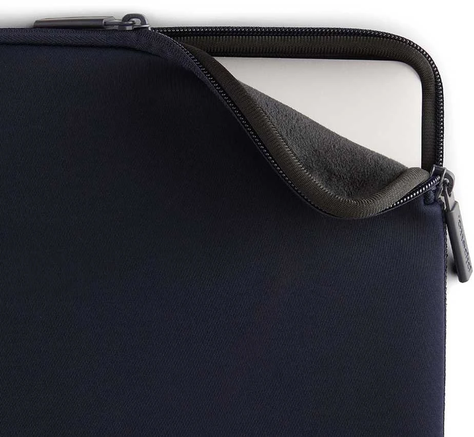 Pipetto Classic Fit dėklas V2, tamsiai mėlynos spalvos – MacBook 13/14