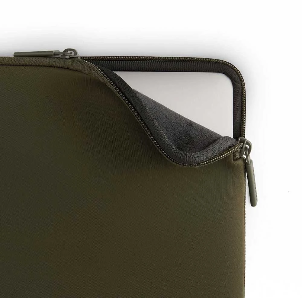 Pipetto Classic Fit dėklas, dark žalias – Apple MacBook 13/14