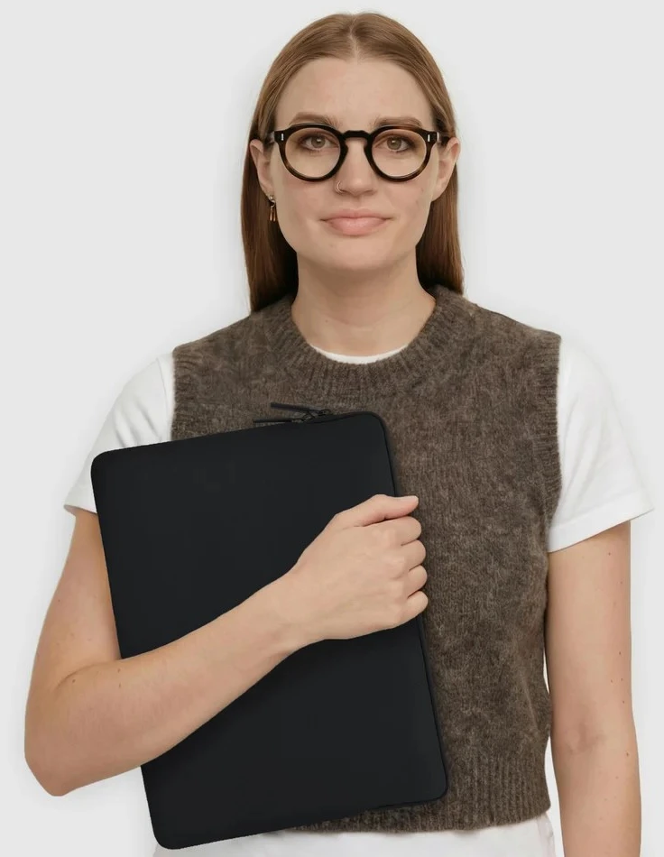 Pipetto Classic Fit Sleeve, juodas – Apple MacBook Pro 16