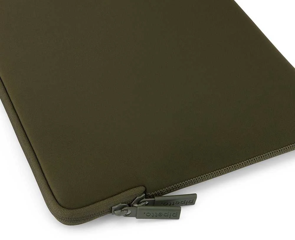 Pipetto Classic Fit dėklas, dark žalias – Apple MacBook 13/14