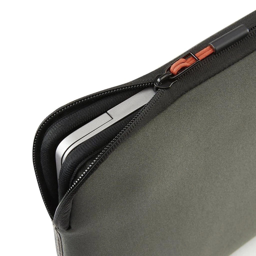 „Pipetto Classic Fit Sleeve“, skirta „MacBook Pro 14“ / „Air 13.6“ – „Military Žalias“