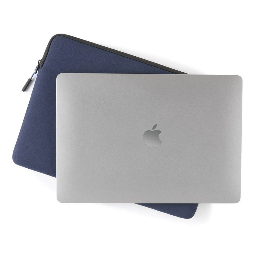 Pipetto Classic Fit dėklas, tamsiai mėlynos spalvos – Apple MacBook 13″/14″