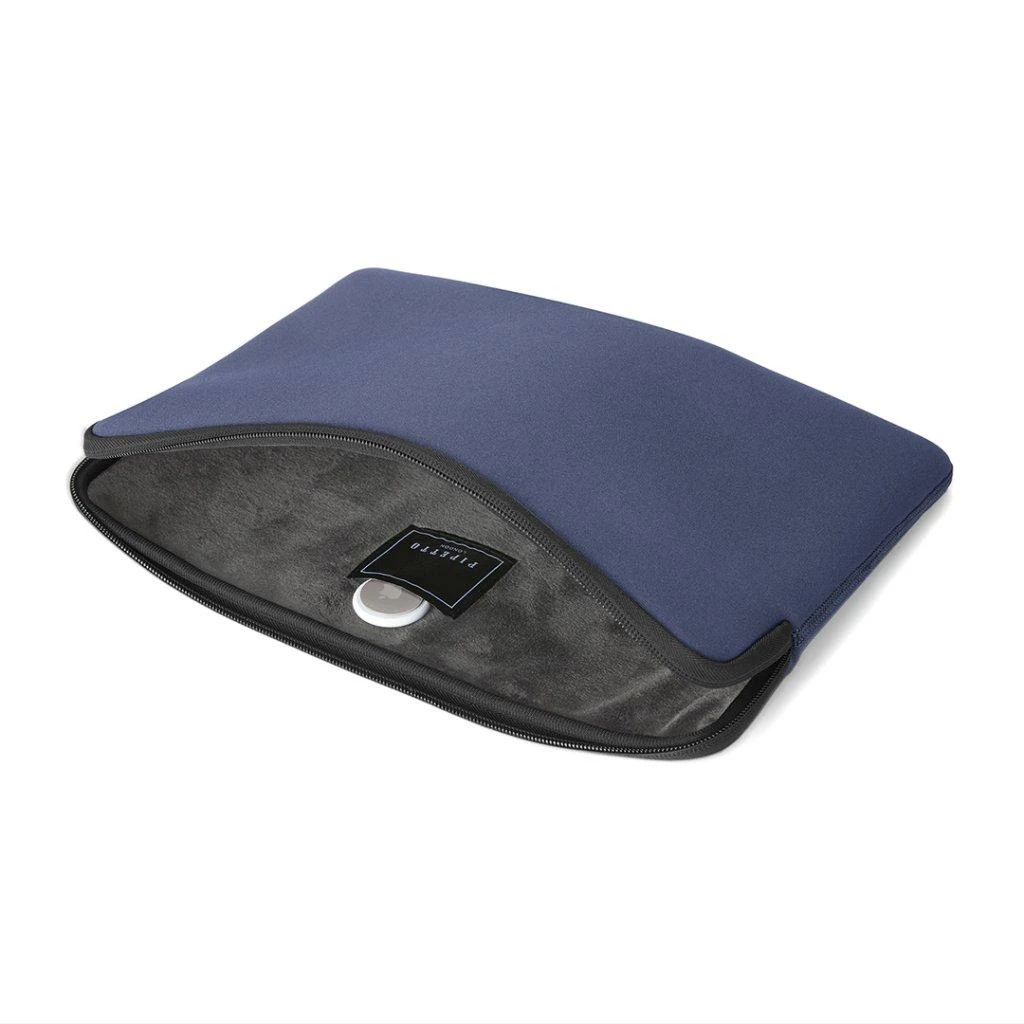Pipetto Classic Fit dėklas, tamsiai mėlynos spalvos – Apple MacBook 13″/14″