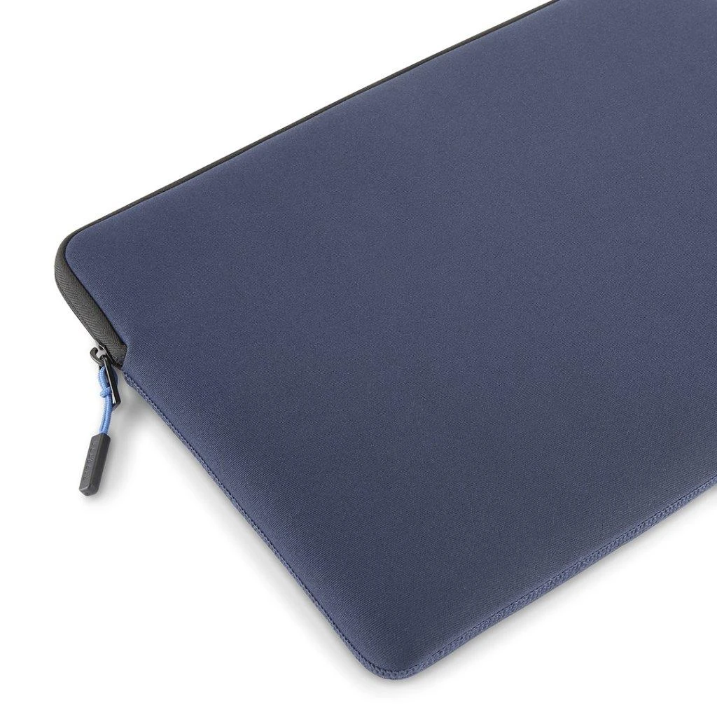 Pipetto Classic Fit dėklas, tamsiai mėlynos spalvos – Apple MacBook 13″/14″