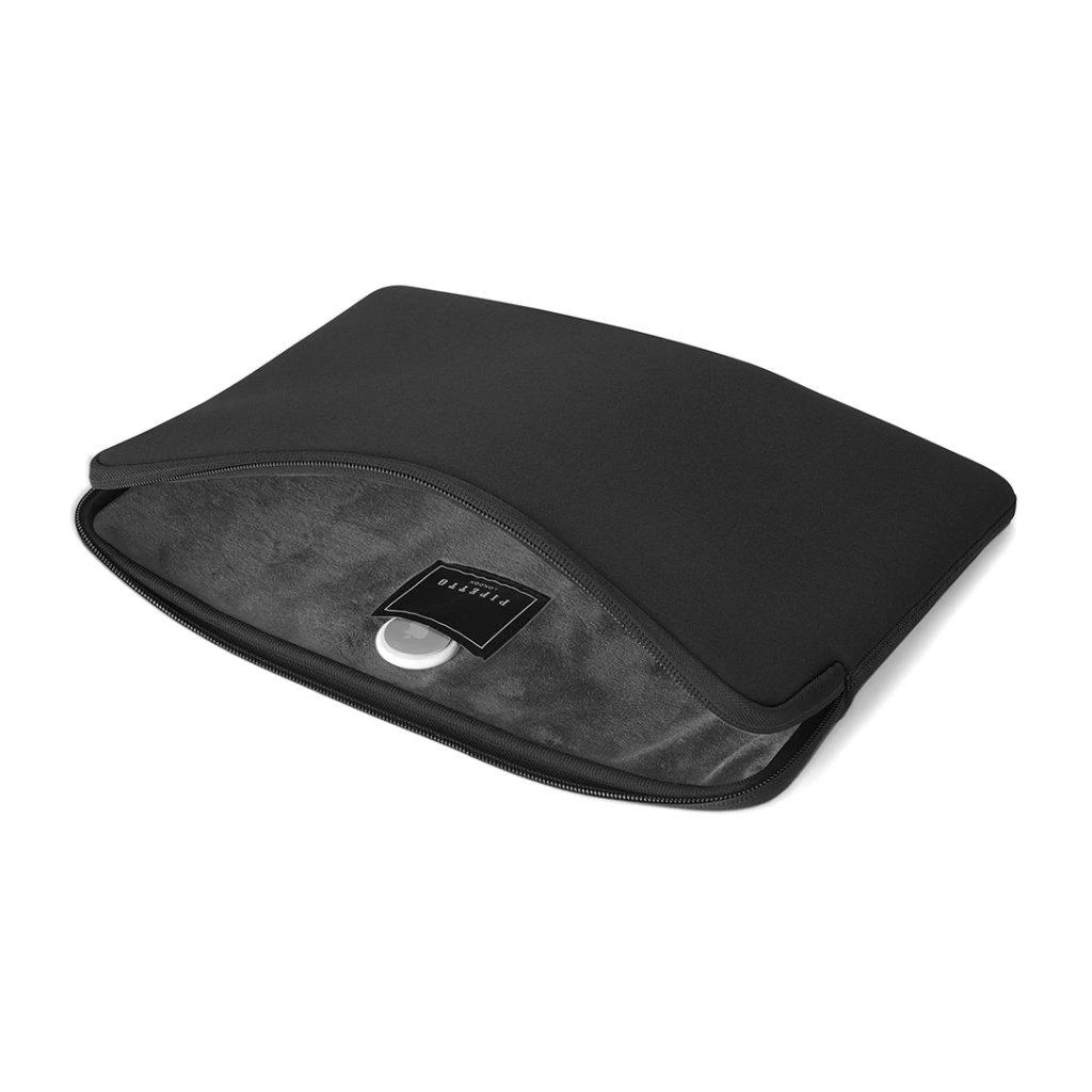 Pipetto Classic Fit Sleeve for MacBook Pro 14/Air 13.6 - Juodas
