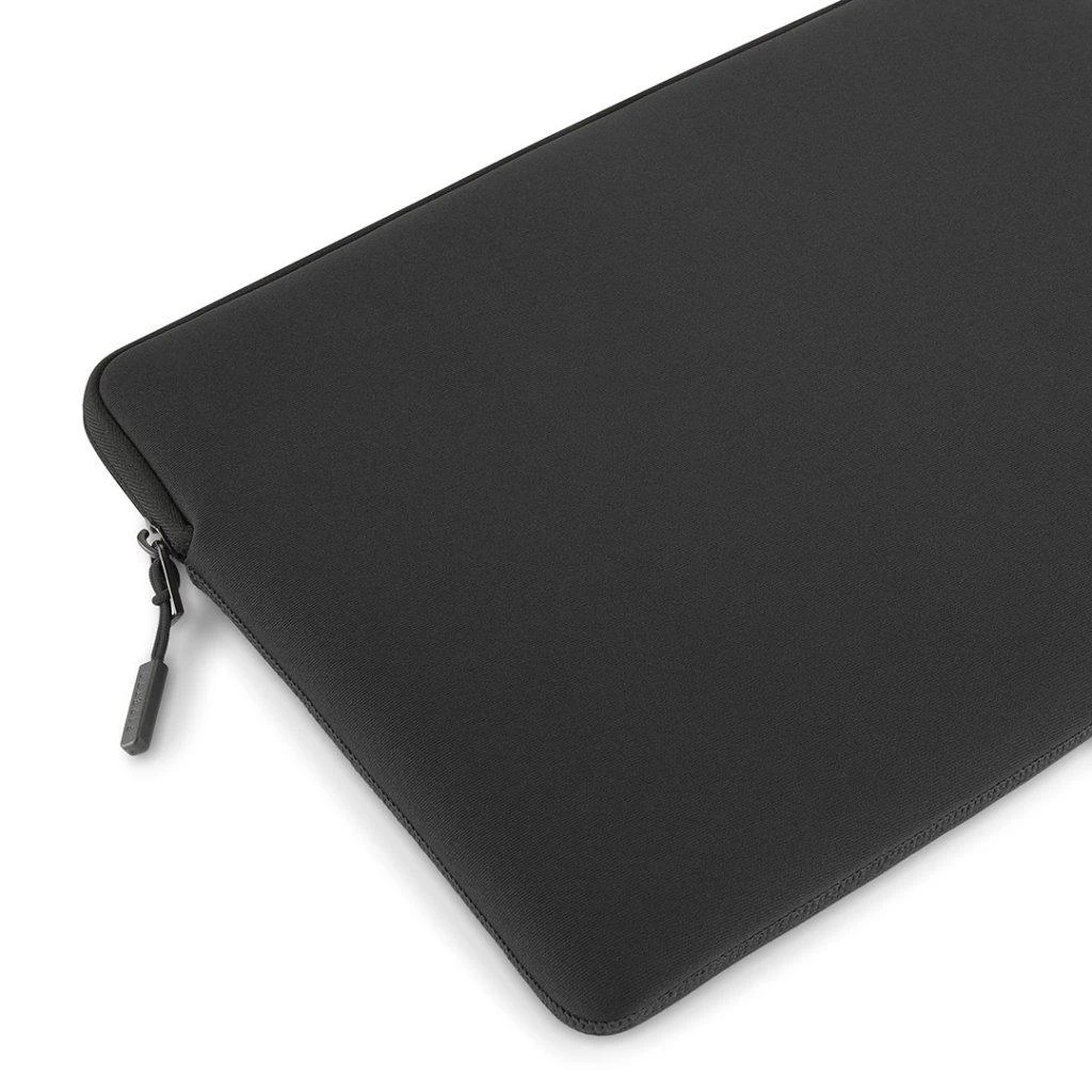 Pipetto Classic Fit Sleeve for MacBook Pro 14/Air 13.6 - Juodas