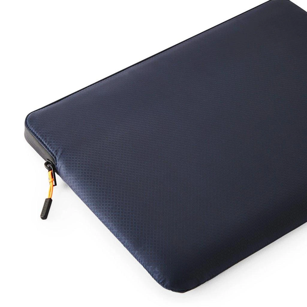 „Pipetto“ „MacBook“ dėklas 13 colių „Ultra Lite Ripstop“ atminties putplasčio įmautė – tamsiai mėlynas