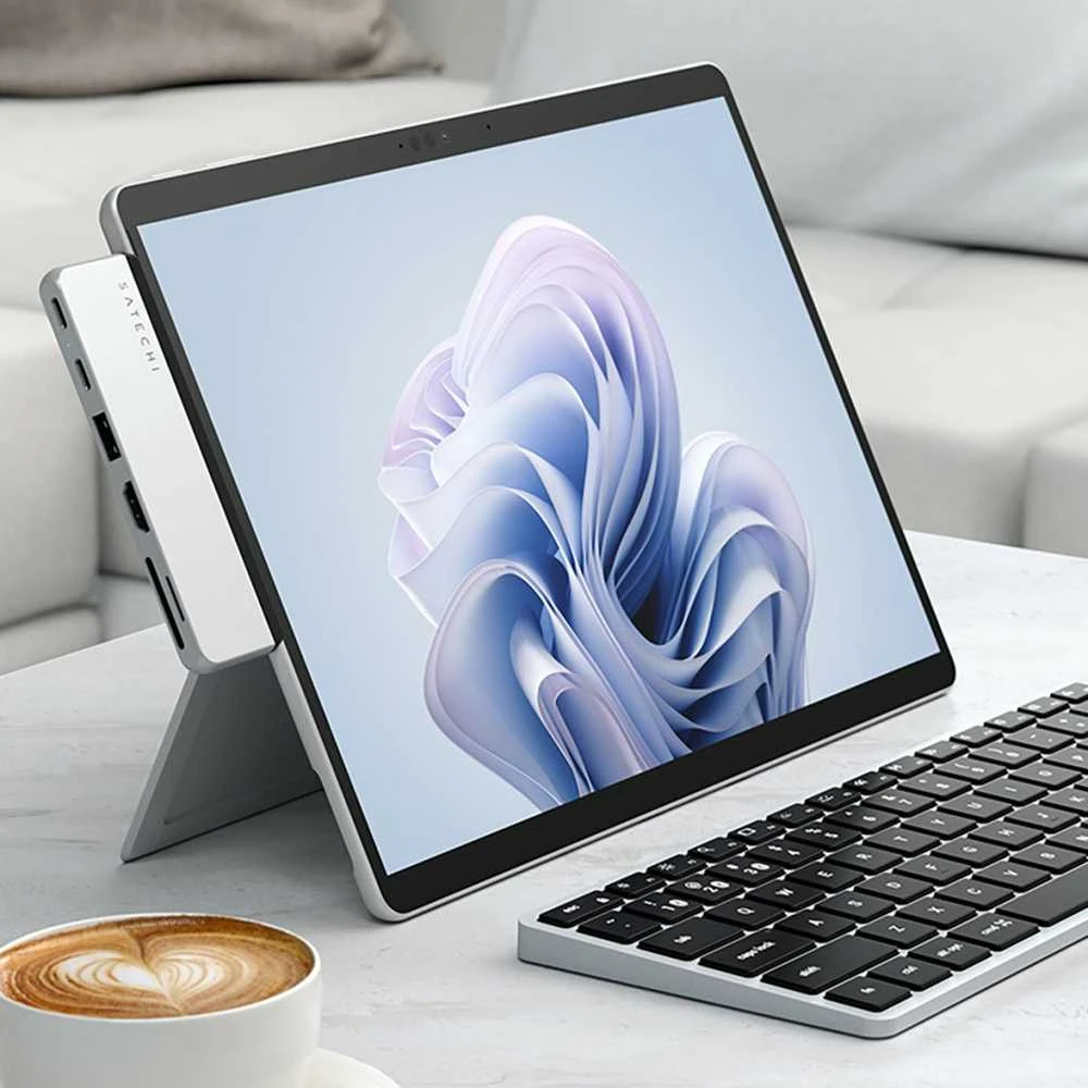 „Satechi Dual USB-C Hub“, skirtas „Surface Pro 9“.