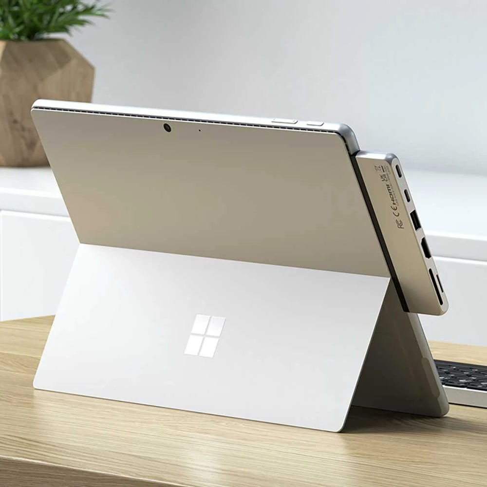 „Satechi Dual USB-C Hub“, skirtas „Surface Pro 9“.