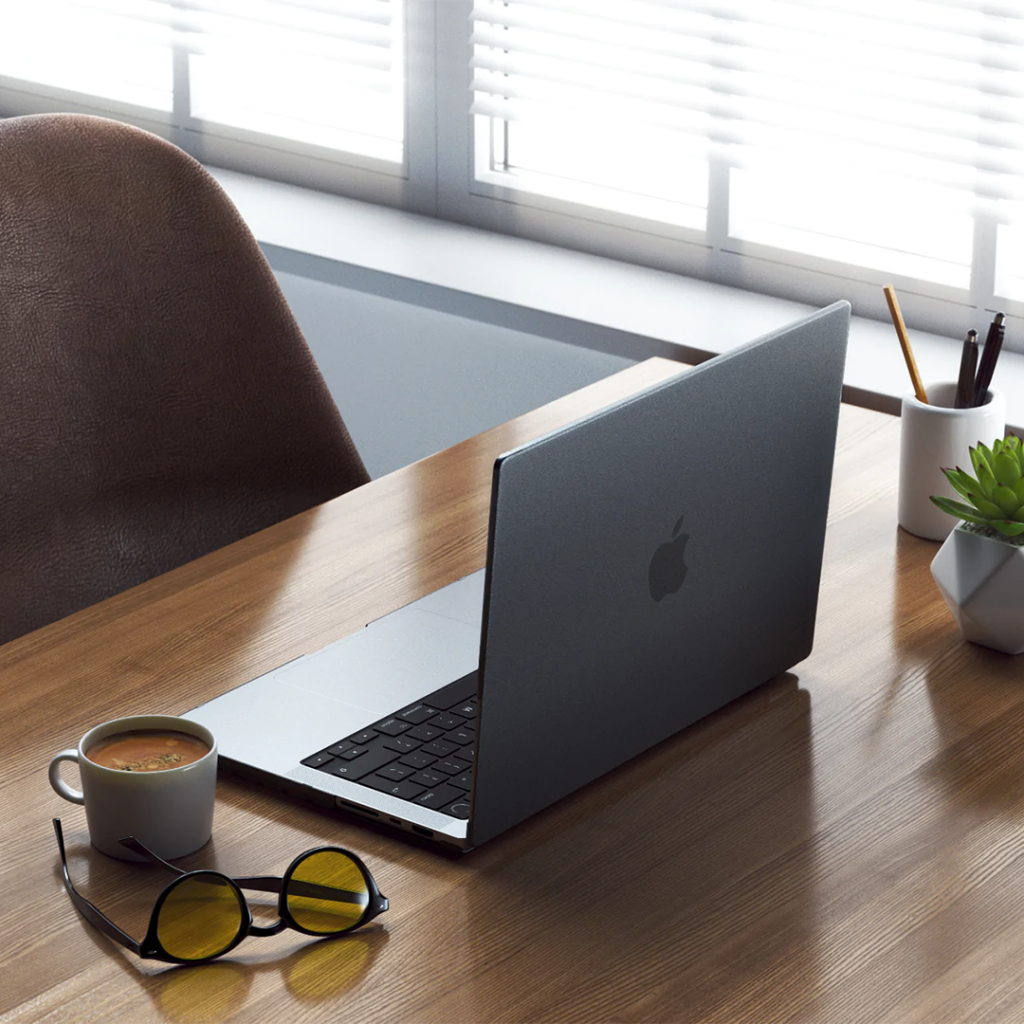 SATECHI Eco Hardshell dėklas, skirtas MacBook Pro 14 – skaidrus
