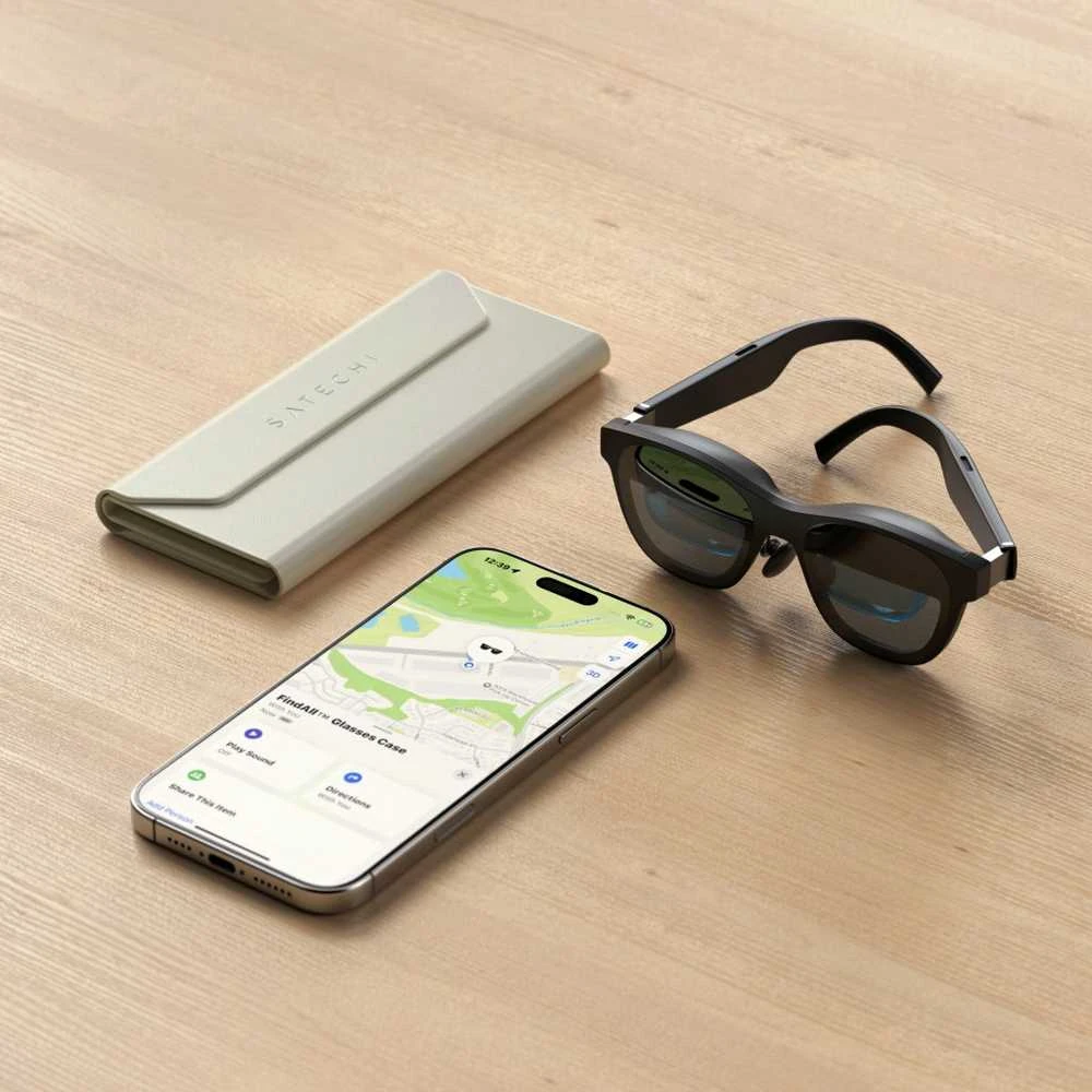 Satechi FindAll dėklas, akiniai ir telefonas su žemėlapiu