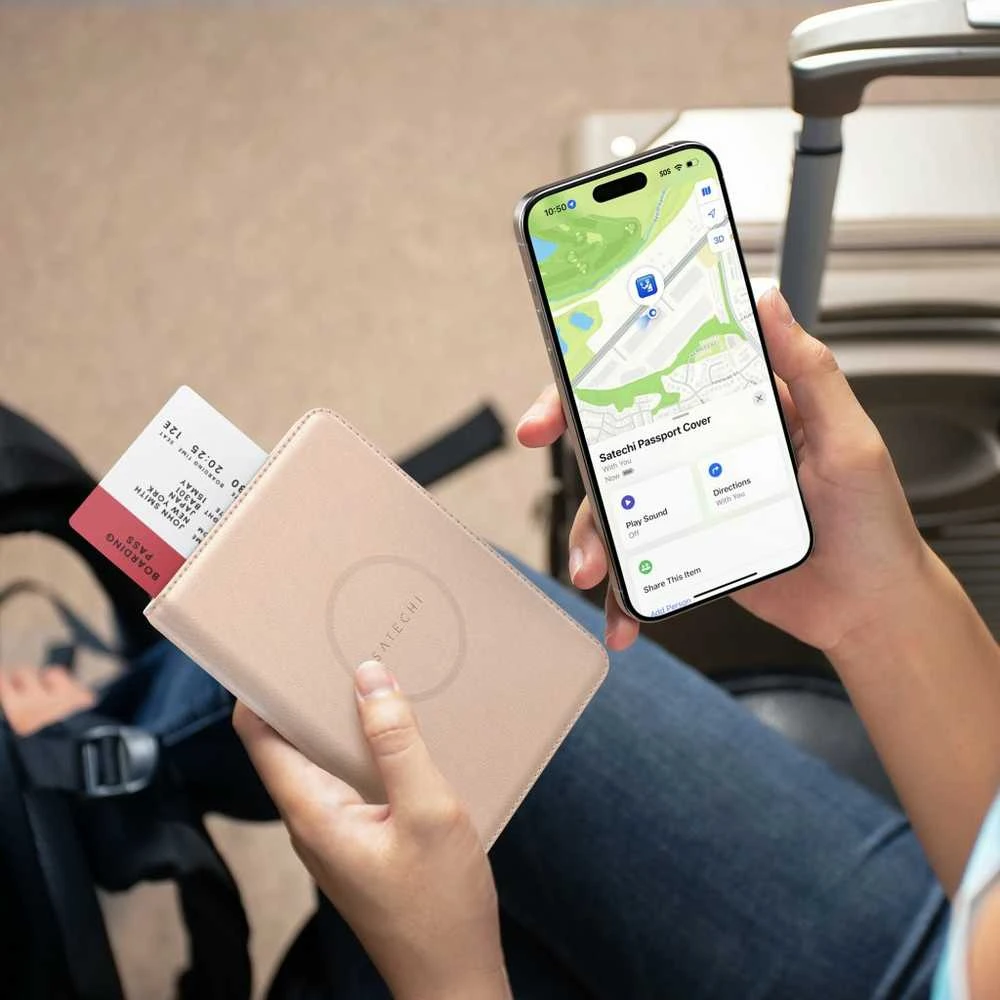 „Satechi“ veganiškos odos „FindAll?“ paso dėklas su „Apple Find My“ – dykumos rožinis