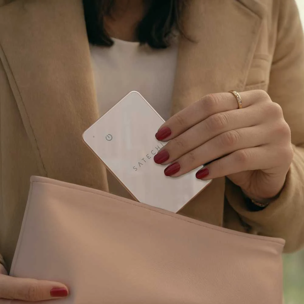 „Satechi FindAll?“ piniginės kortelė su „Apple Find My“ – dykumos rožinė