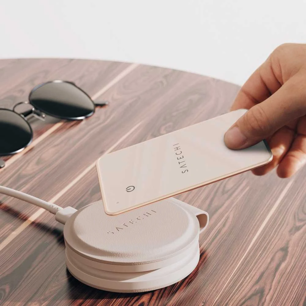 „Satechi FindAll?“ piniginės kortelė su „Apple Find My“ – dykumos rožinė
