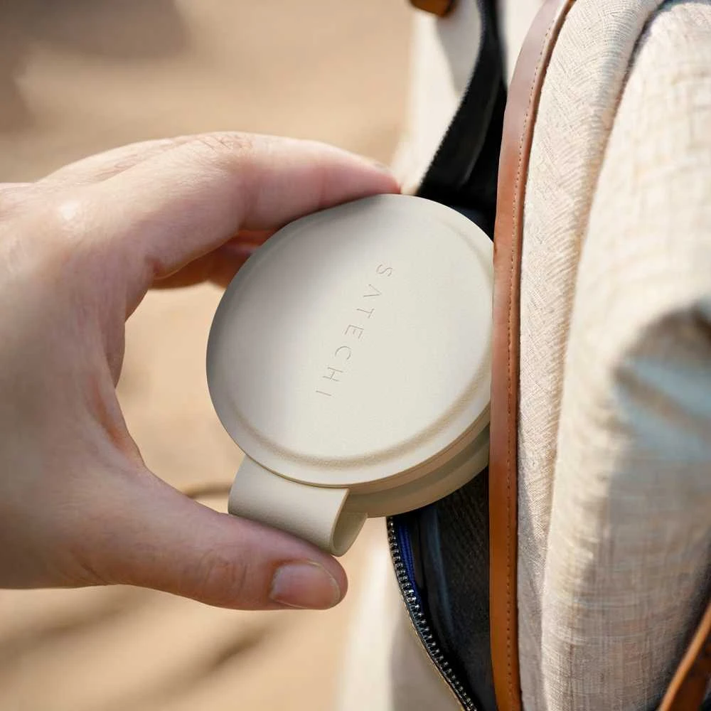 „Satechi OntheGo?“ 2 viename belaidis įkroviklis – smėlio spalvos