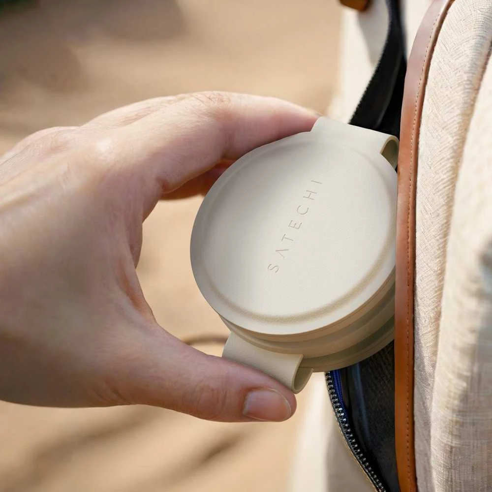 „Satechi OntheGo?“ 3 viename belaidis įkroviklis – smėlio spalvos