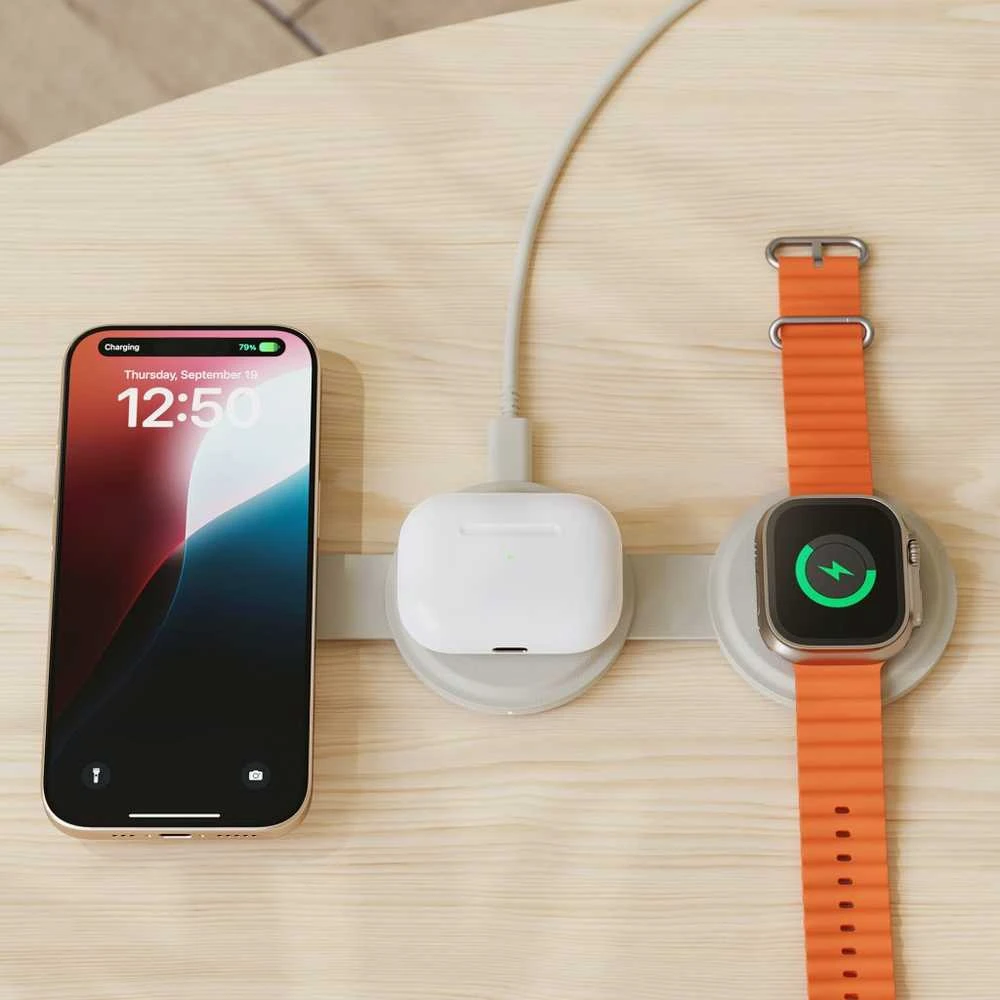 „Satechi OntheGo?“ 3 viename belaidis įkroviklis – smėlio spalvos