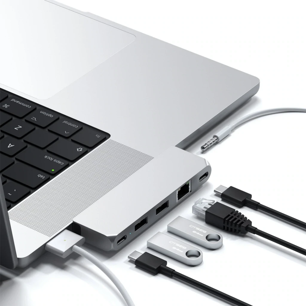 Satechi Pro Hub mini adapteris su prijungtais priedais