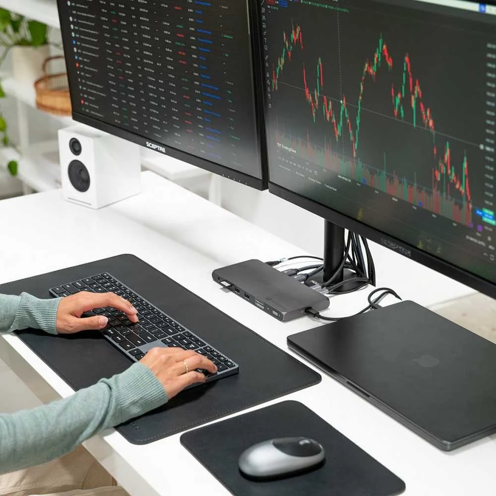 Satechi Thunderbolt 4 prijungties stotelė darbo vietoje