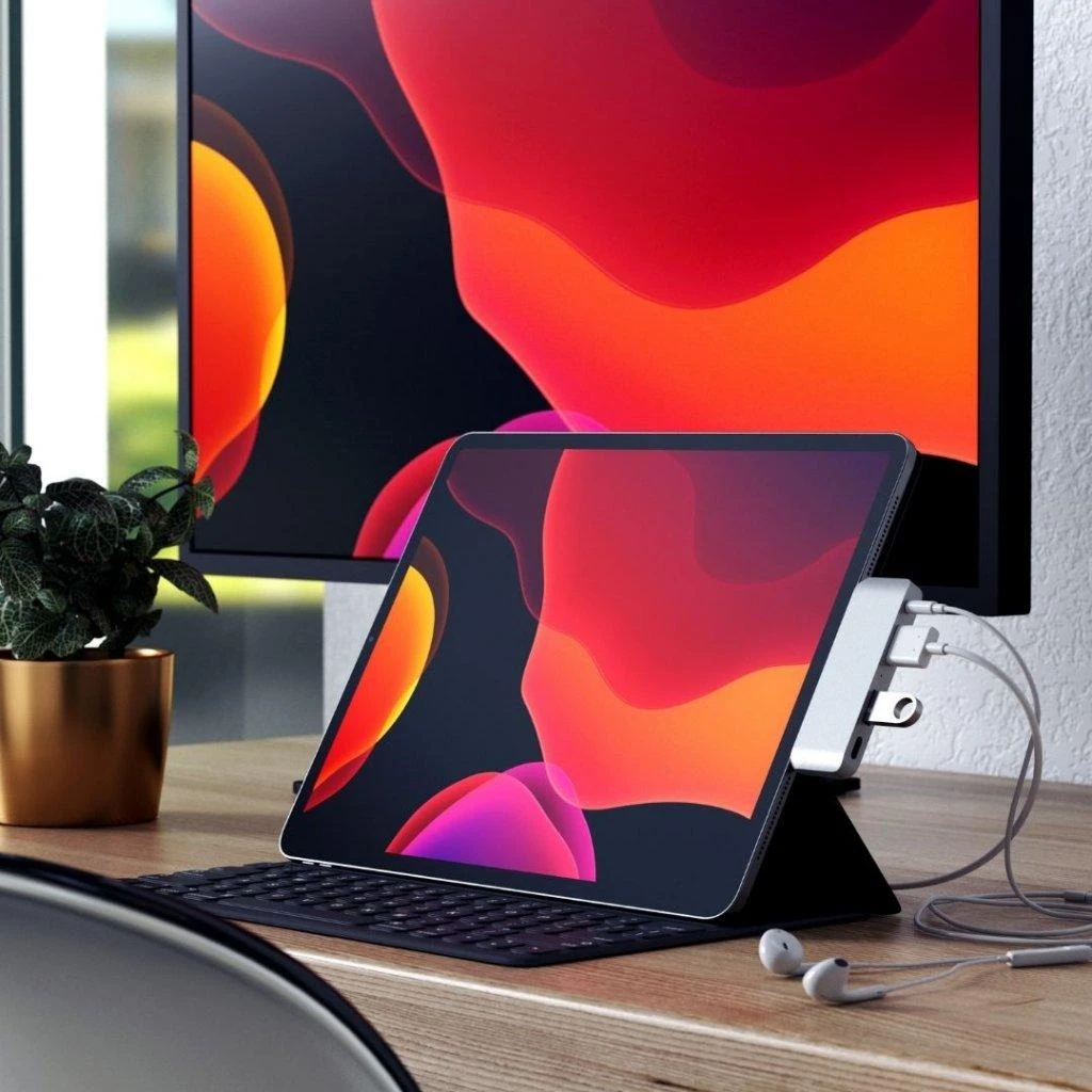 Satechi Aliuminio Mobile Pro Hub USB-C (USB-C 60W, 4K HDMI, USB-A 3.0, jack port) (sidabrinė)