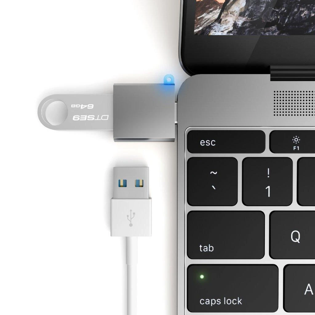 Satechi USB-C adapteris jungtyje su atmintuku
