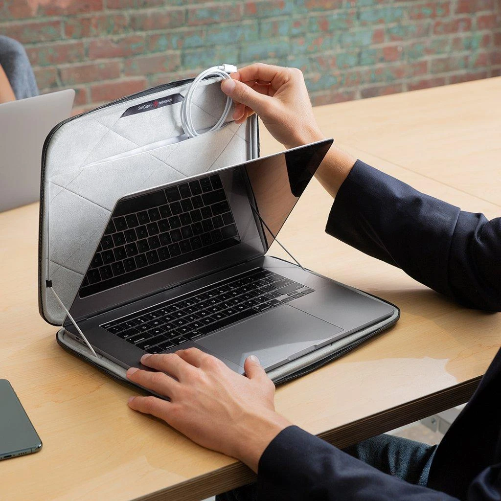 „Twelve South“ dėklas „MacBook Pro“ / „Air“ 15 / 16 colių nešiojamiesiems kompiuteriams – Pilkas