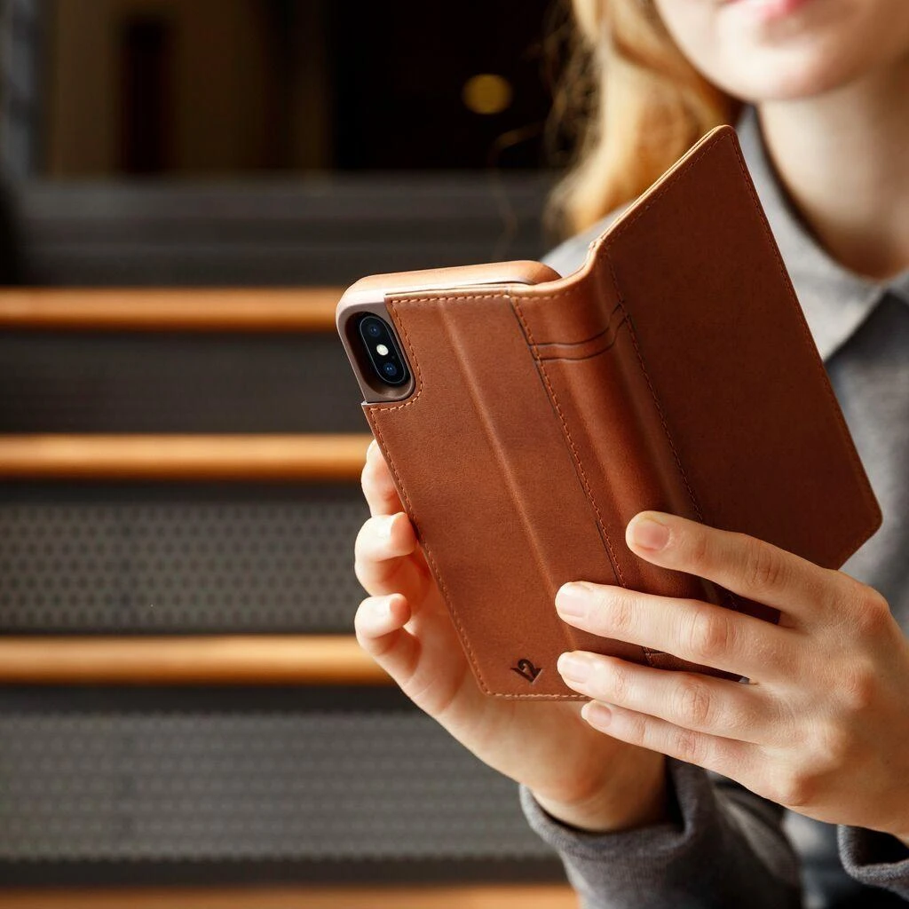 „Twelve South Journal Luxury Odinis“ dėklas, skirtas „iPhone XR“ su pinigine ir laisvų rankų įranga - Juodas