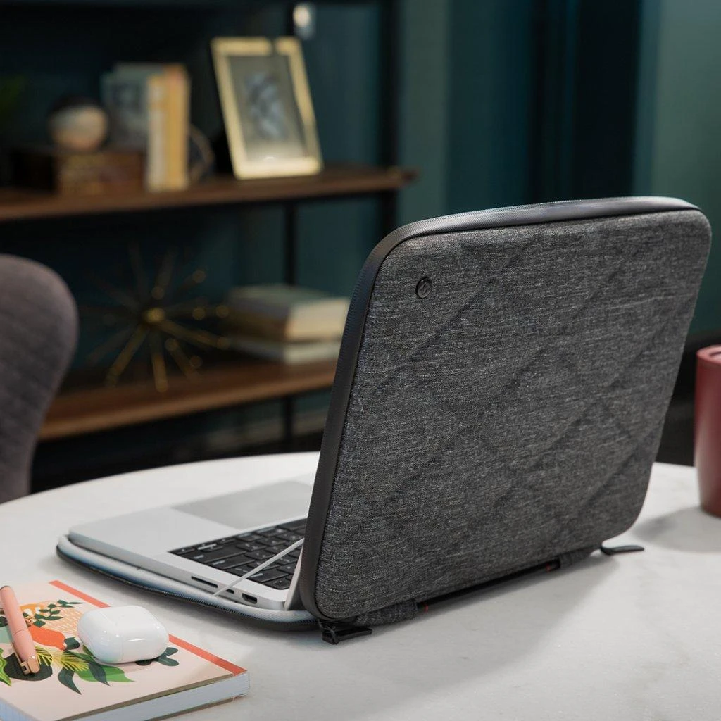 „Twelve South“ dėklas „MacBook Pro 16“ – tamsiai pilka