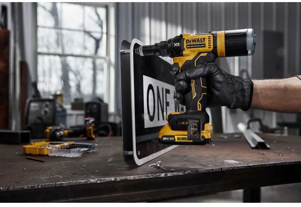 Akumuliatorinis kniediklis DeWalt DCF403NT-XJ; 18 V (be akumuliatoriaus ir pakrovėjo)