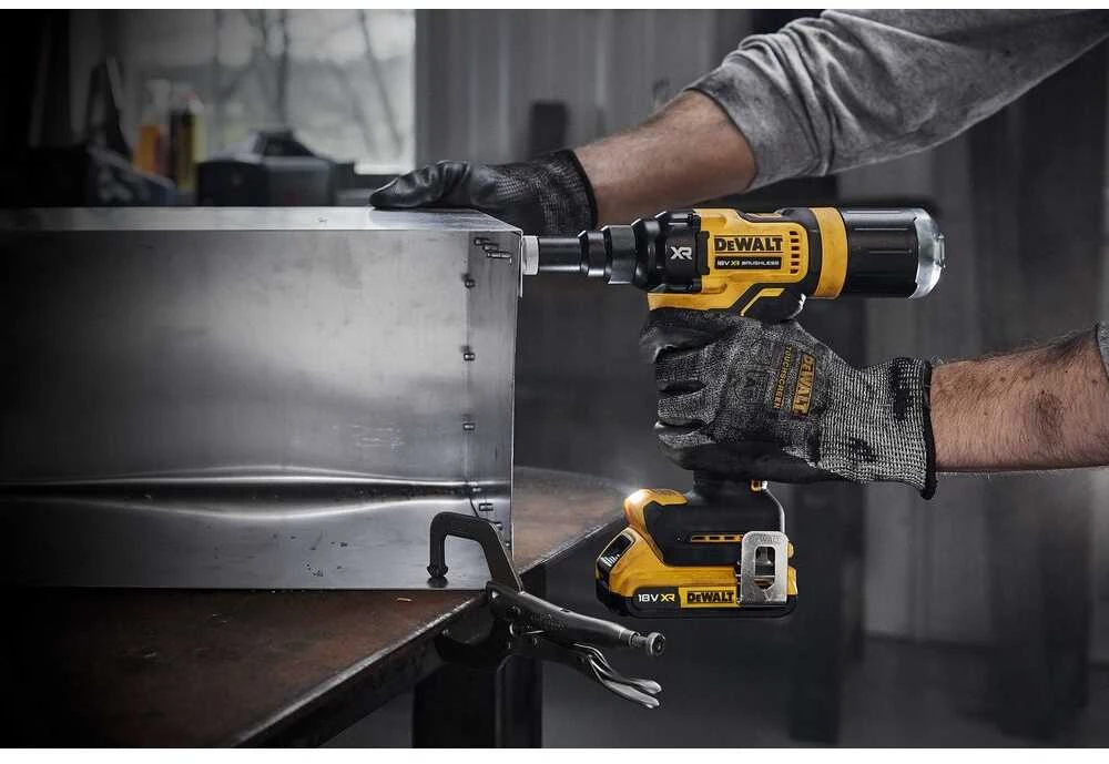 Akumuliatorinis kniediklis DeWalt DCF403NT-XJ; 18 V (be akumuliatoriaus ir pakrovėjo)