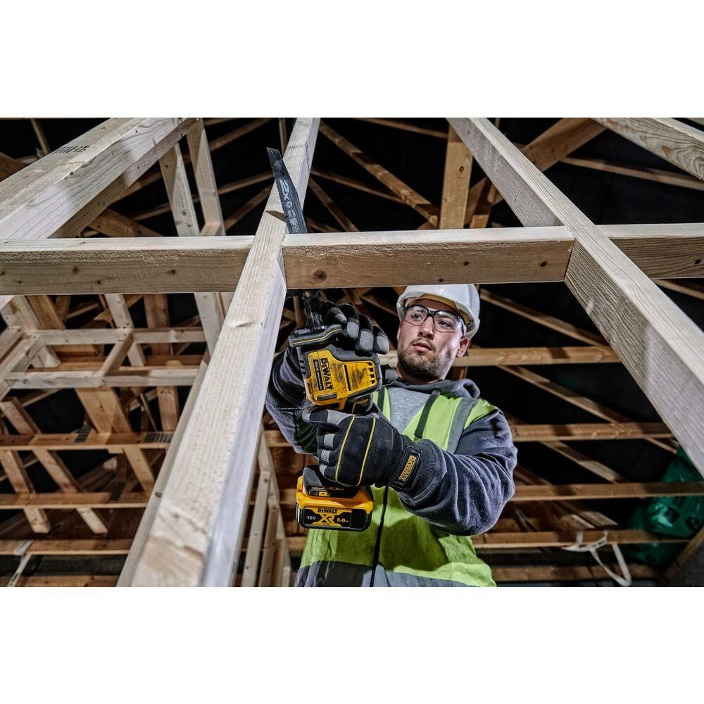 DeWalt DCS369 aktyvaus pjovimo procese