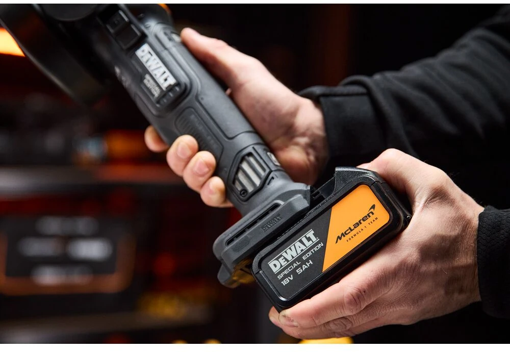 Kampinis šlifuoklis DeWalt DCG45MP2T; 18 V; 2x5,0 Ah akum.
