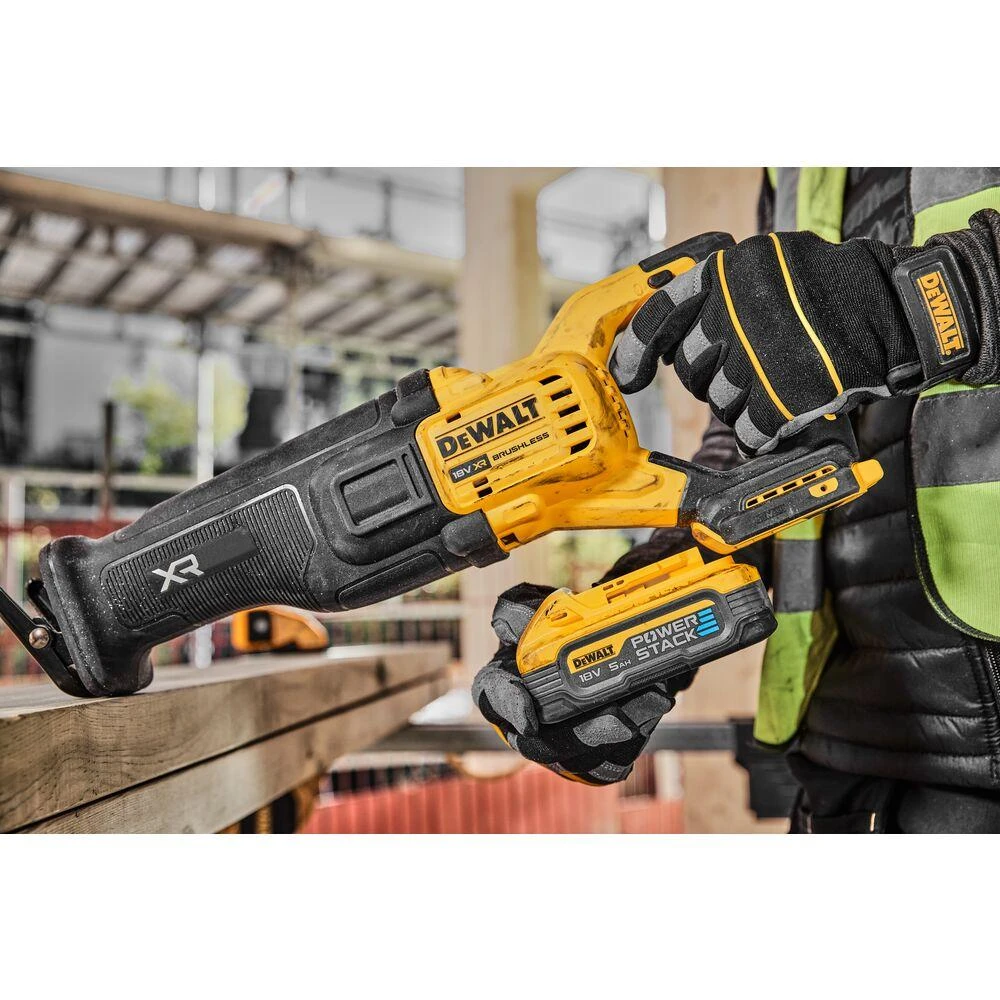 Akumuliatorinis tiesinis pjūklas DeWalt DCS386H2T-QW; 18 V; 2x5,0 Ah akum.